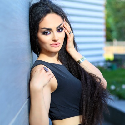 Oksy Avdalyan Wiki, Bio, Husband, Age, Family, Ethnicity And More